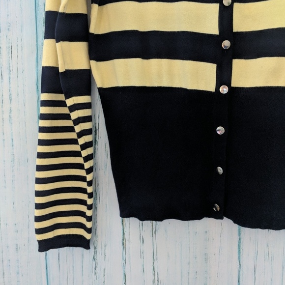 3/$20 Chelsea & Theodore Striped Crewneck Cardig… - Picture 4 of 5